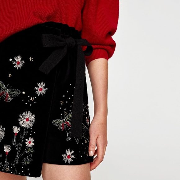 ZARA EMBROIDERED VELVET SHORTS - Picture 2 of 4
